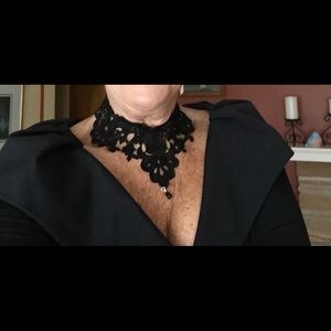 Lace collar necklace